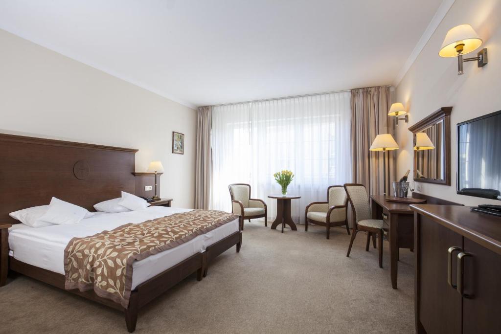 Postel nebo postele na pokoji v ubytování Hotel Lubicz