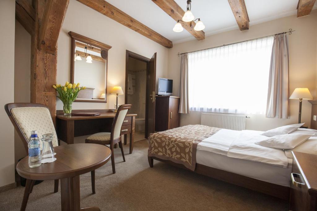 Postel nebo postele na pokoji v ubytování Hotel Lubicz