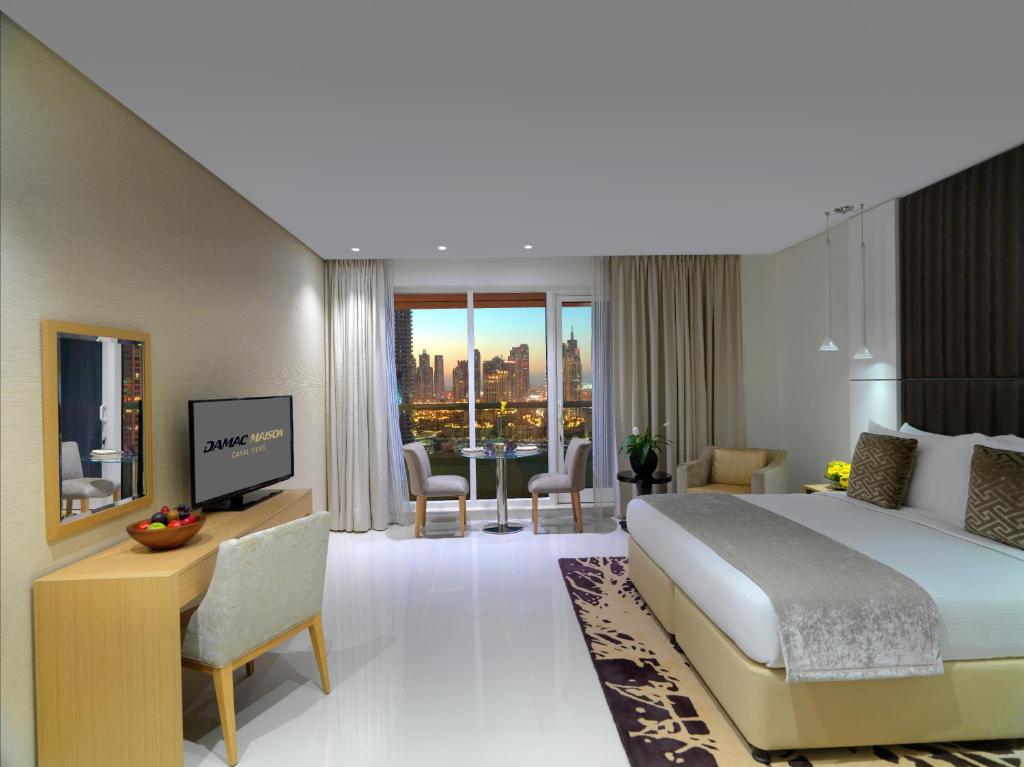 
One Bedroom Suite with kitchenette  - City Skyline View
