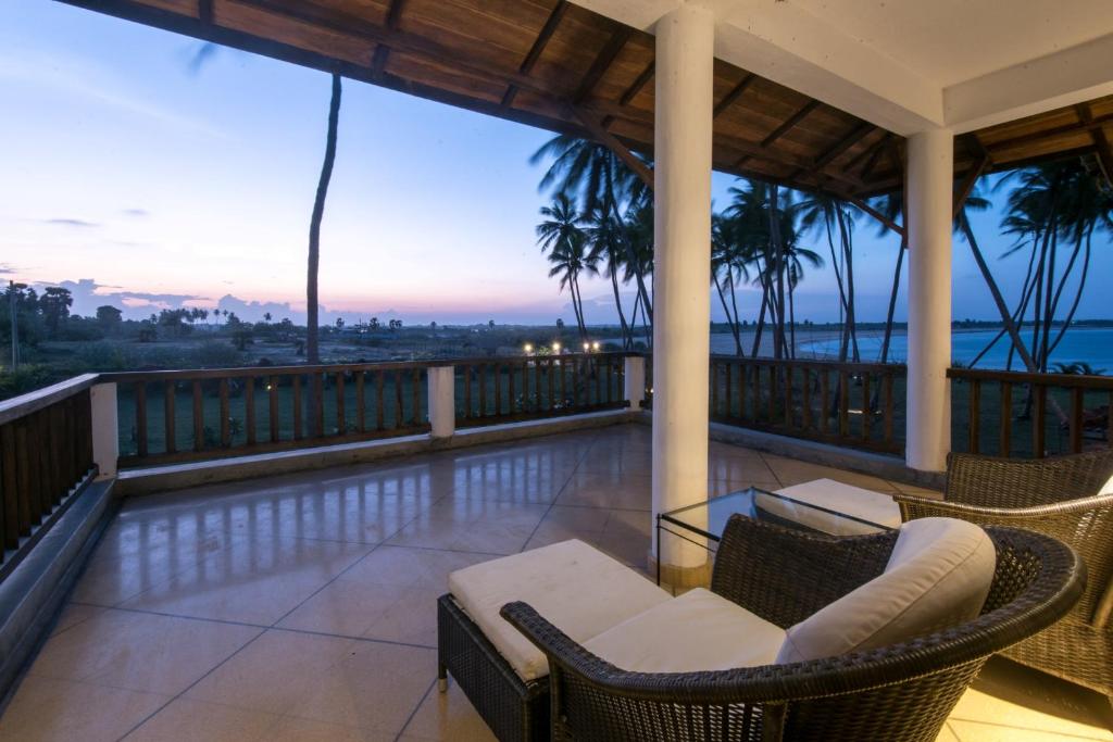 Balkón nebo terasa v ubytování Jetwing Kottukal Beach House