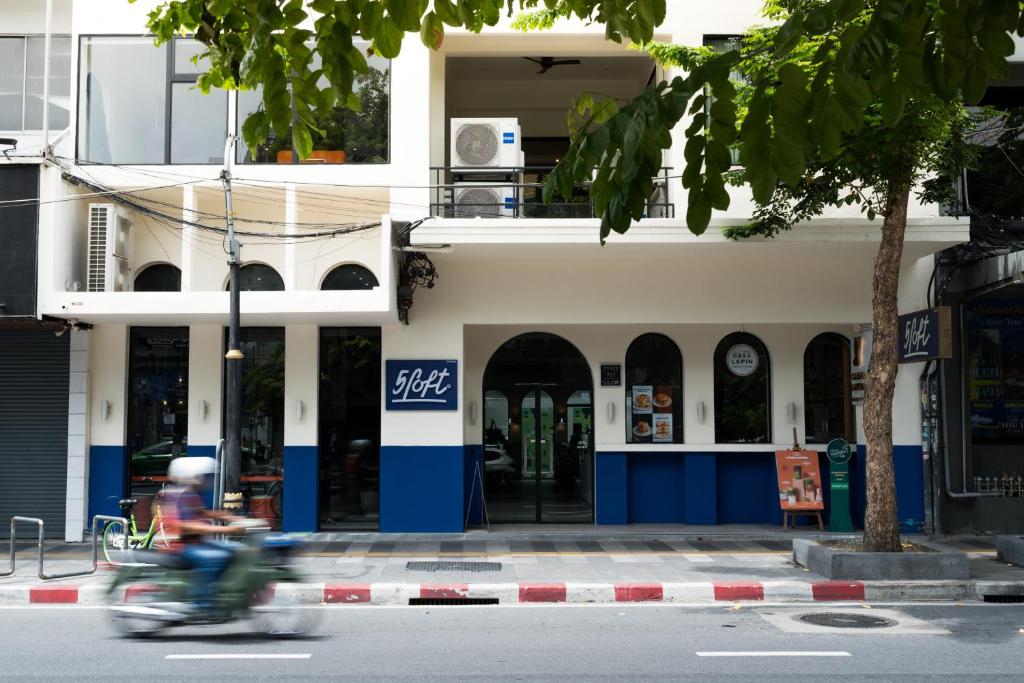 5loft Anti-Hotel, Silom, Bangkok - Resim 10