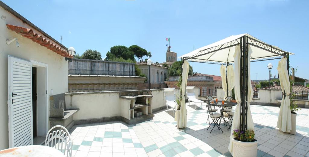 Balkon lub taras w obiekcie Hotel Fellini a Fontana di Trevi