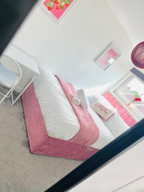 an overhead view of a bed in a room at Cleveland Road Ensuites in Portsmouth