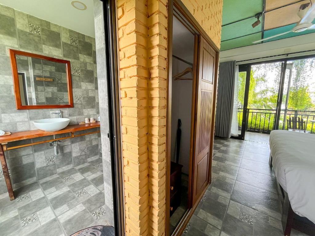 Phòng Có Giường Cỡ Queen Nhìn Ra Hồ Bơi