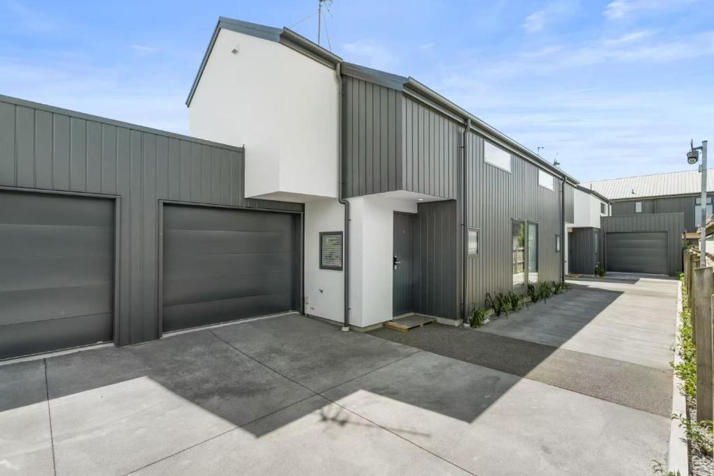 Handy Riccarton New Home Walk to Westfield, Tower Junction & Close to Hagley Park - Resim 7