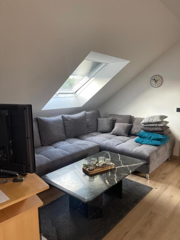 Posezení v ubytování Neu renovierte Dachgeschosswohnung