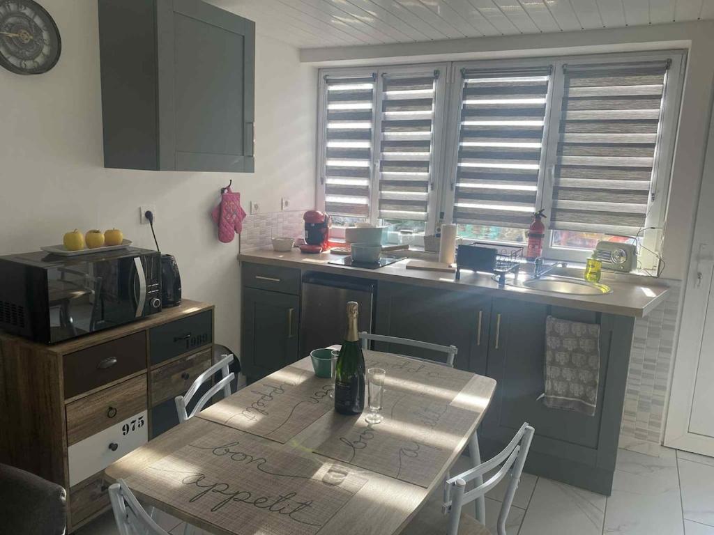 Η κουζίνα ή μικρή κουζίνα στο La petite bulle