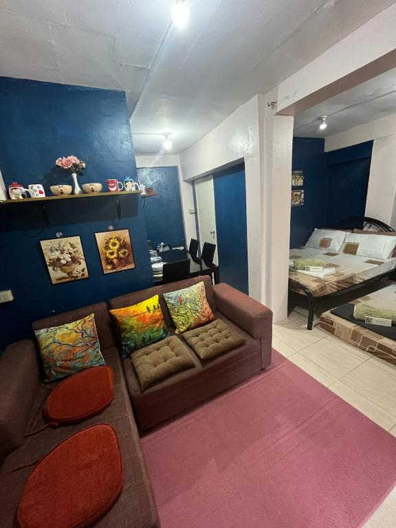 Posezení v ubytování The Blue Room Legazpi City