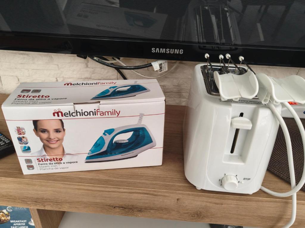 a sewing machine and a box on a table at GuestHouseChampagne in Boscotrecase