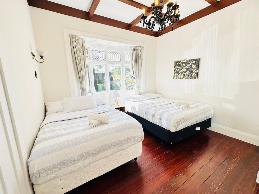 Spacious 5 Bedrooms Fully Fenced house in Auckland - Resim 1