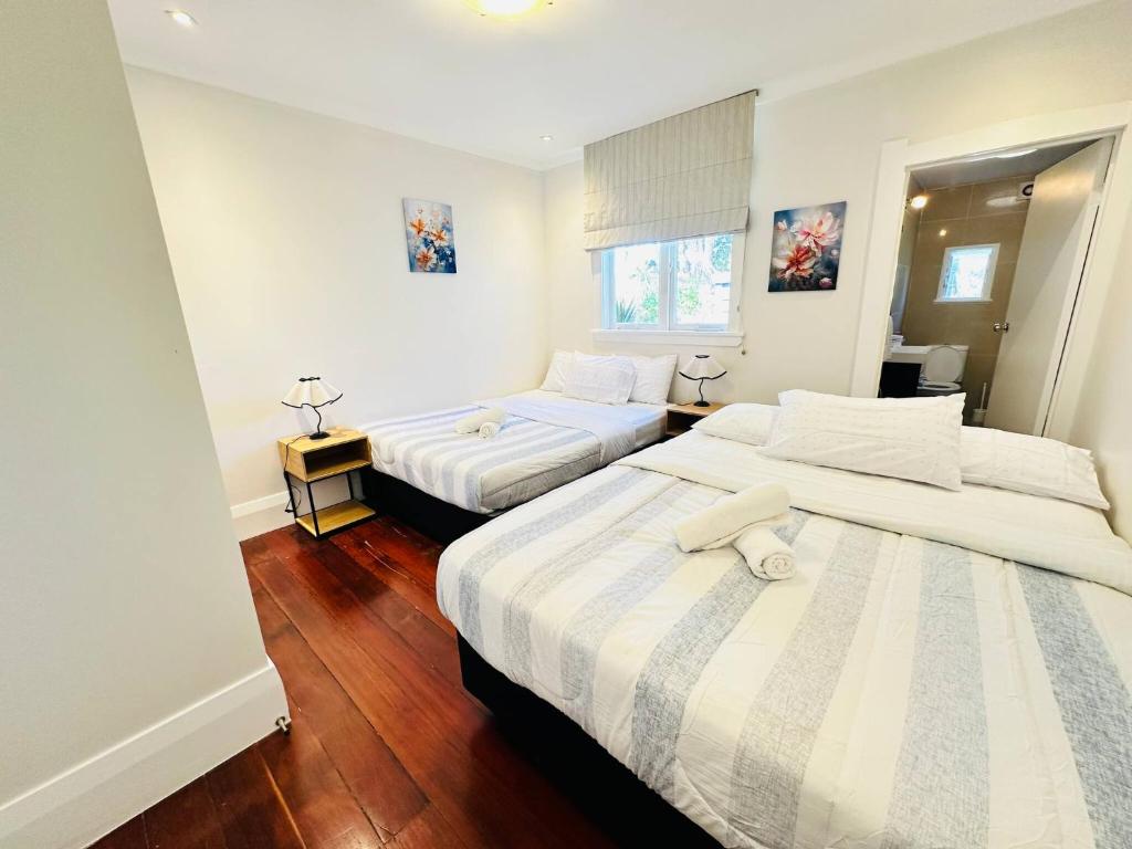 Spacious 5 Bedrooms Fully Fenced house in Auckland - Resim 11