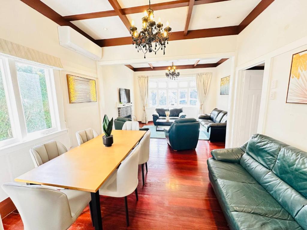 Spacious 5 Bedrooms Fully Fenced house in Auckland - Resim 4