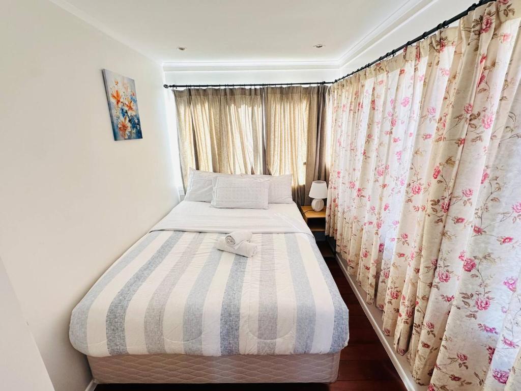 Spacious 5 Bedrooms Fully Fenced house in Auckland - Resim 14