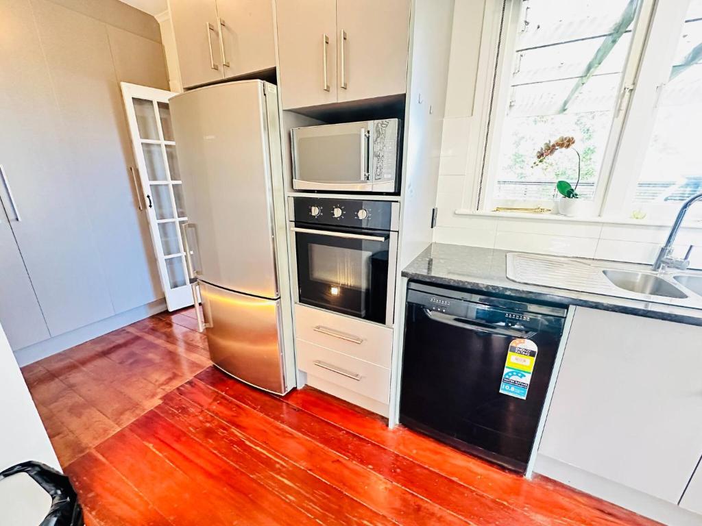 Spacious 5 Bedrooms Fully Fenced house in Auckland - Resim 22