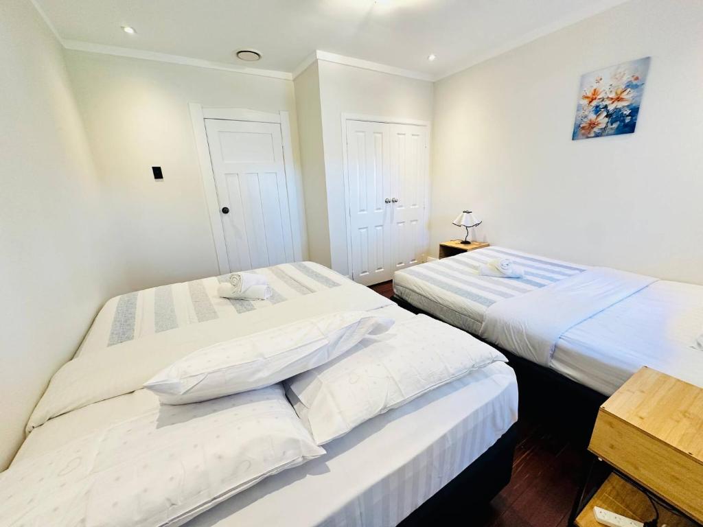 Spacious 5 Bedrooms Fully Fenced house in Auckland - Resim 25