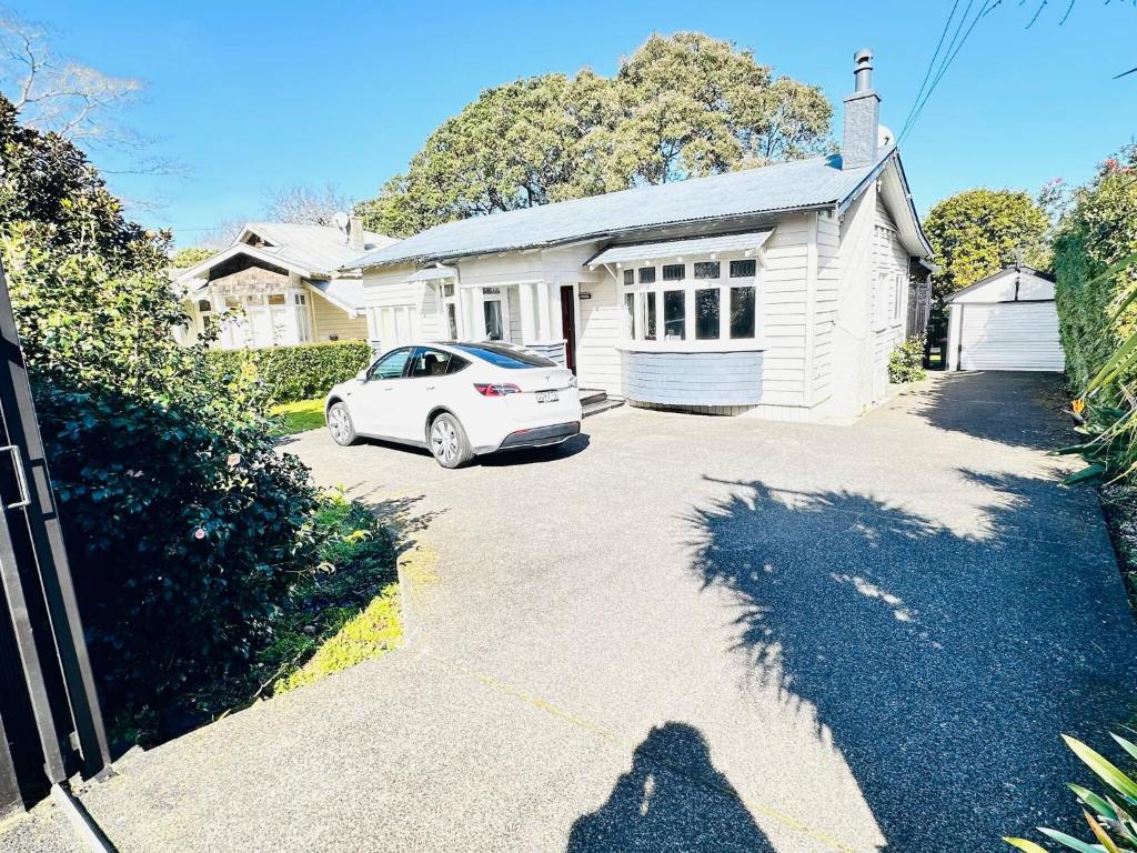 Spacious 5 Bedrooms Fully Fenced house in Auckland - Resim 31