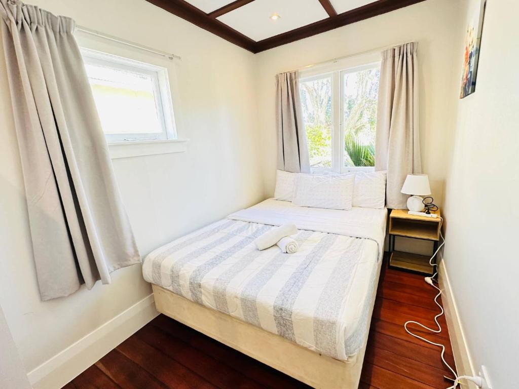 Spacious 5 Bedrooms Fully Fenced house in Auckland - Resim 35