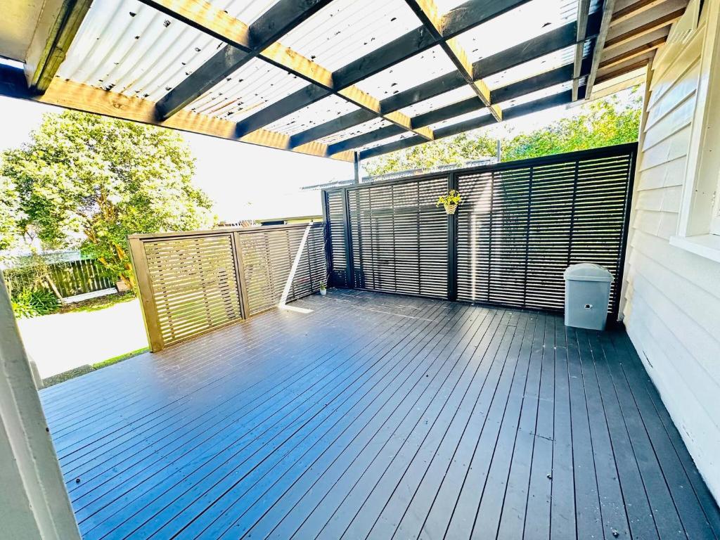 Spacious 5 Bedrooms Fully Fenced house in Auckland - Resim 39