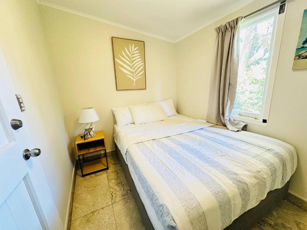 Spacious 5 Bedrooms Fully Fenced house in Auckland - Resim 43