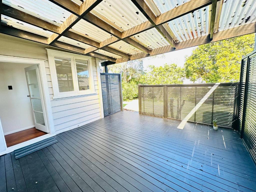 Spacious 5 Bedrooms Fully Fenced house in Auckland - Resim 44
