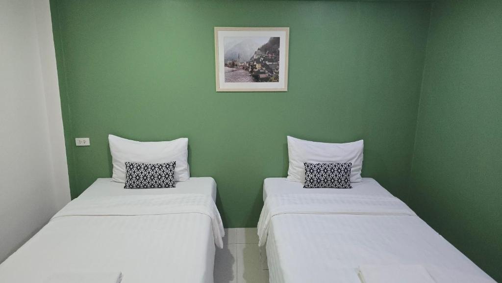 
Standard Twin No window - Building 1
