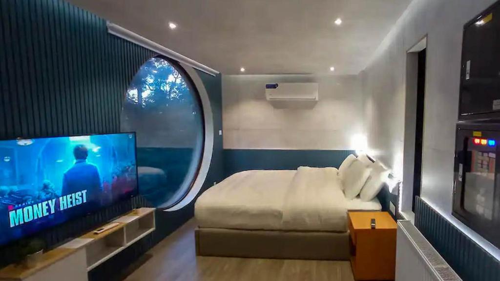 Qubed Hotel Nathiagali - Habitación Deluxe (2 Adultos + 1 Niño)