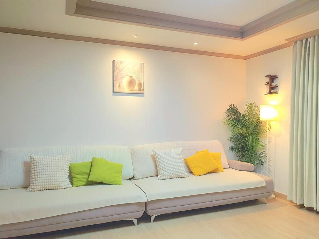 Posezení v ubytování J&J Garden Stay Suncheon Bay National Garden Fair