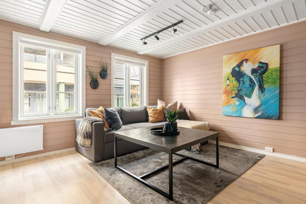 Χώρος καθιστικού στο Red Polar House