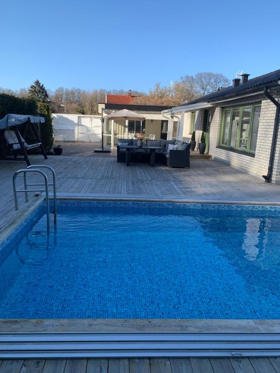 una piscina davanti a una casa di Villa, Heated Pool, Helsingborg a Helsingborg