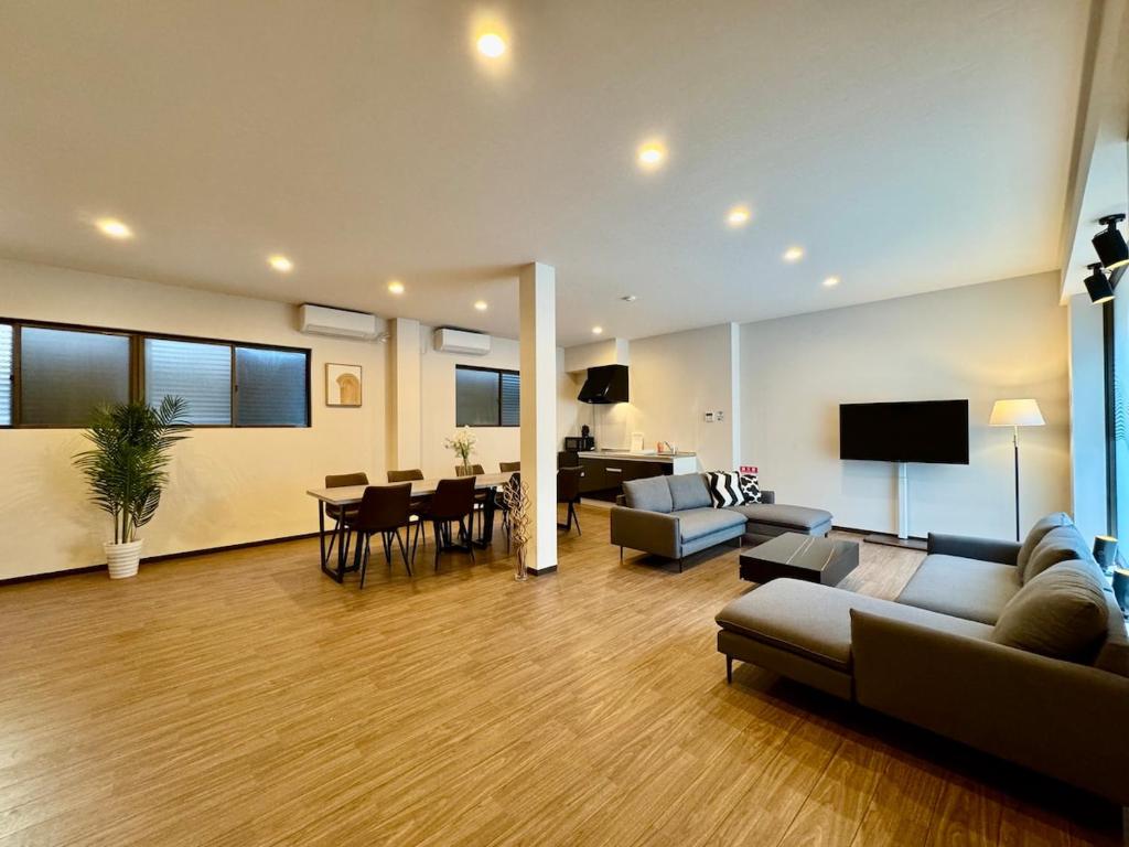 Crystal Jade102 A house in 2025 remodeled 9 beds available