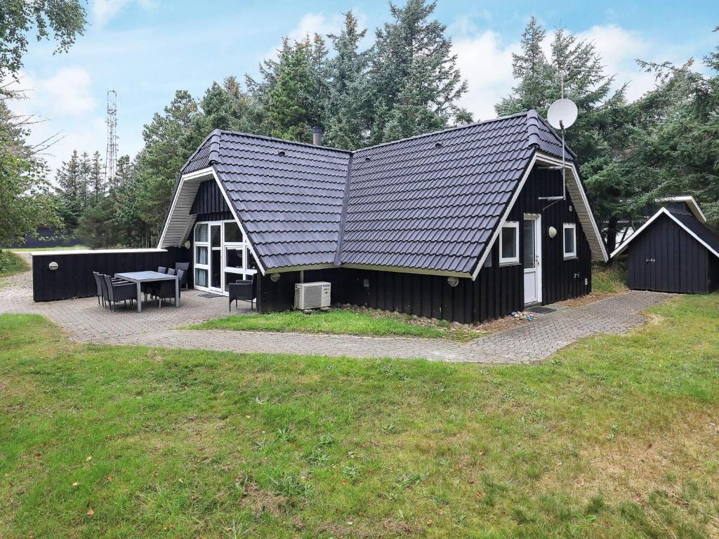 8 person holiday home in Blåvand