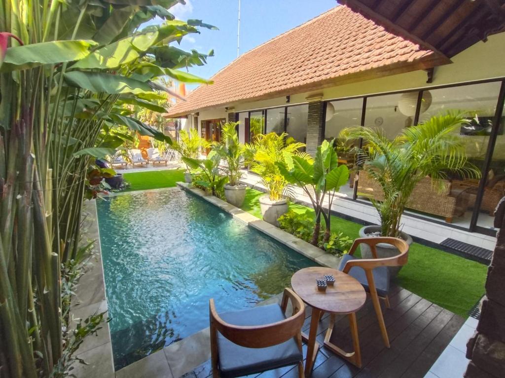 Hồ bơi trong/gần Villa JES - 4 Bedroom Villa - Legian