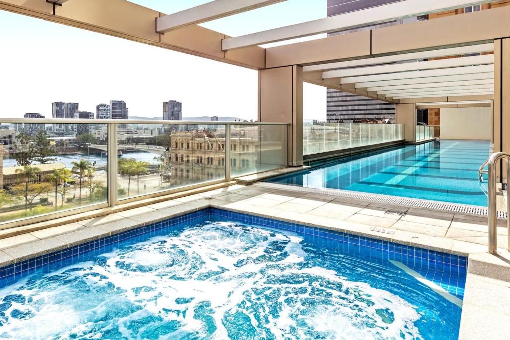 Bazén v ubytování Casino Towers Brisbane nebo v jeho okolí