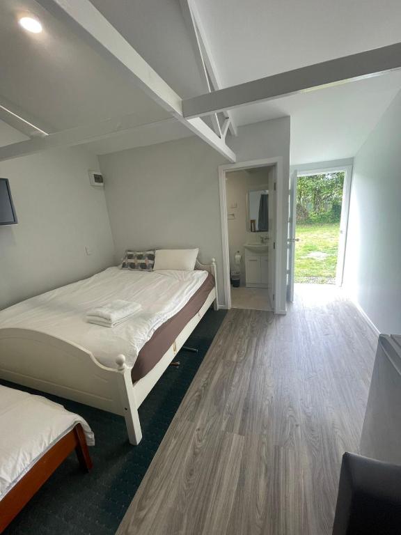 3 Beds including 1 Sofa Bed Chalet B - Resim 3