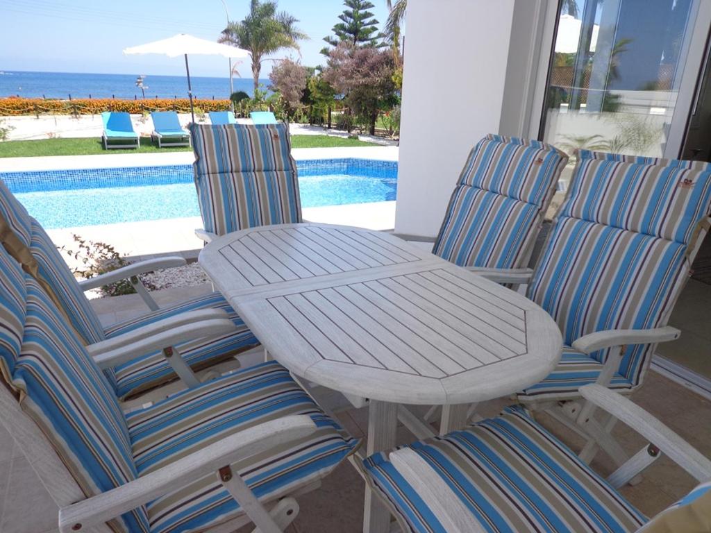 Latchi Riviera Beach Villa No.2 - Three-Bedroom Villa