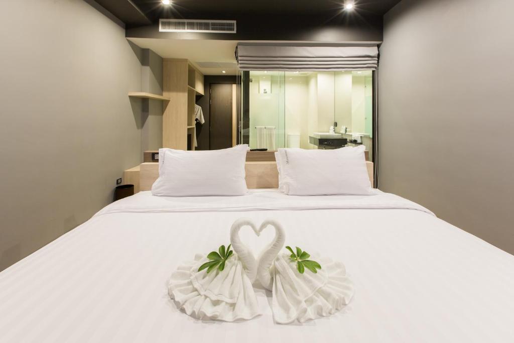Postel nebo postele na pokoji v ubytování Maya Phuket Airport Hotel-Naiyang Beach