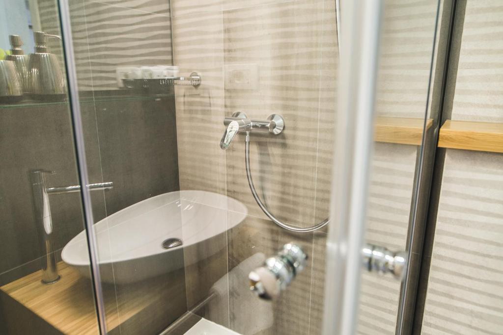 Kúpeľňa v ubytovaní Sir George Luxury Suites