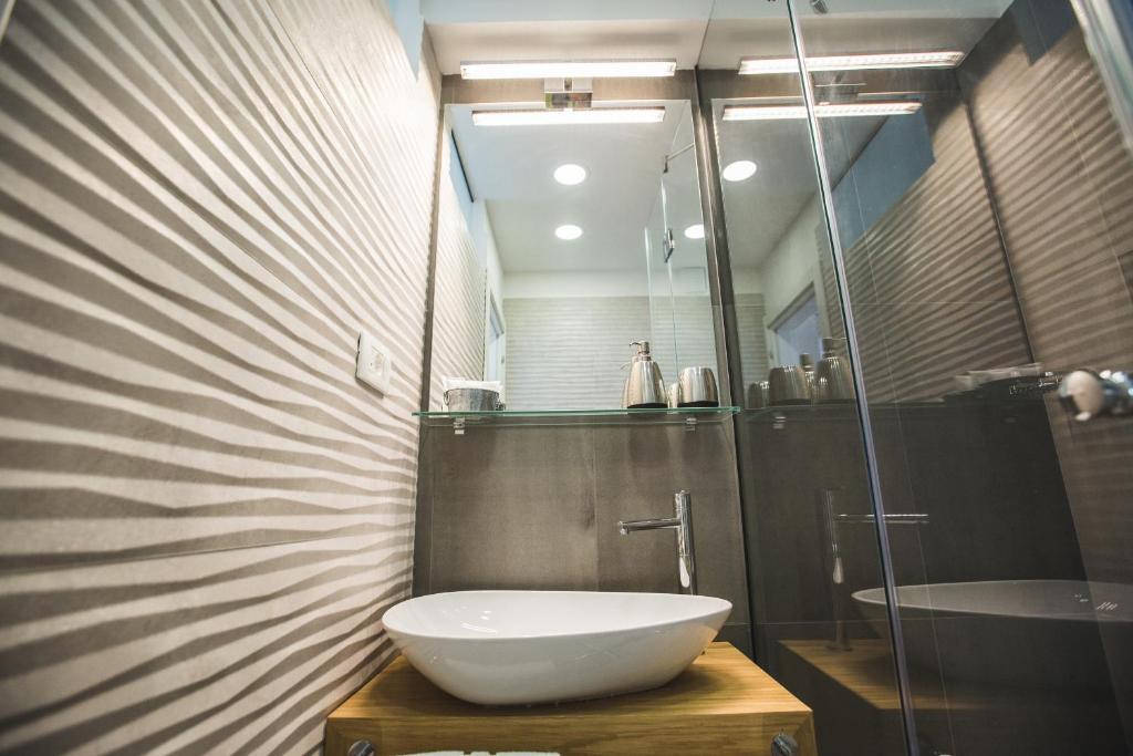 Kúpeľňa v ubytovaní Sir George Luxury Suites