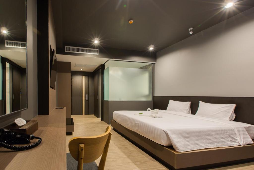 Postel nebo postele na pokoji v ubytování Maya Phuket Airport Hotel-Naiyang Beach