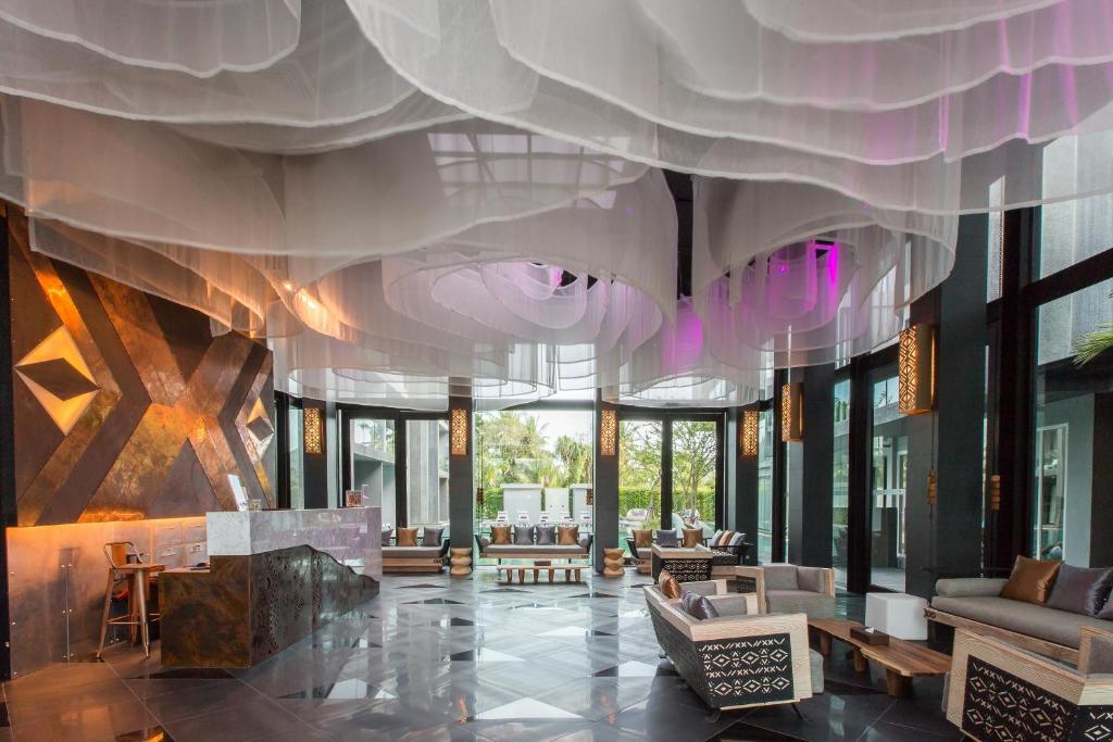 Posezení v ubytování Maya Phuket Airport Hotel-Naiyang Beach