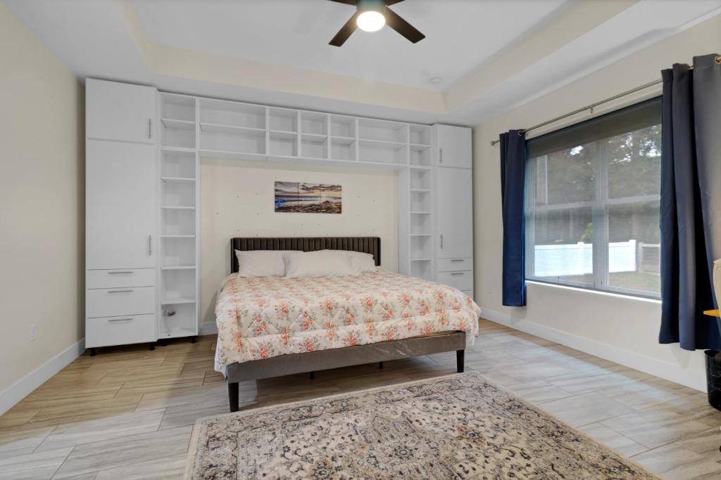 a bedroom with a bed and a window at Spacious Suite in modern house in Orlando