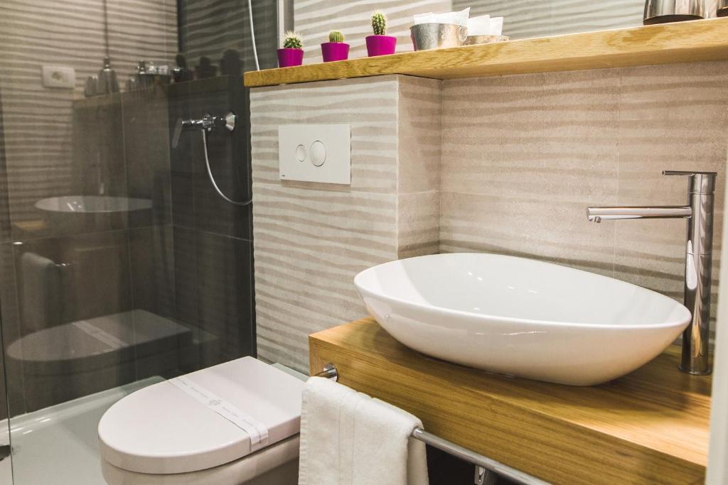 Kúpeľňa v ubytovaní Sir George Luxury Suites
