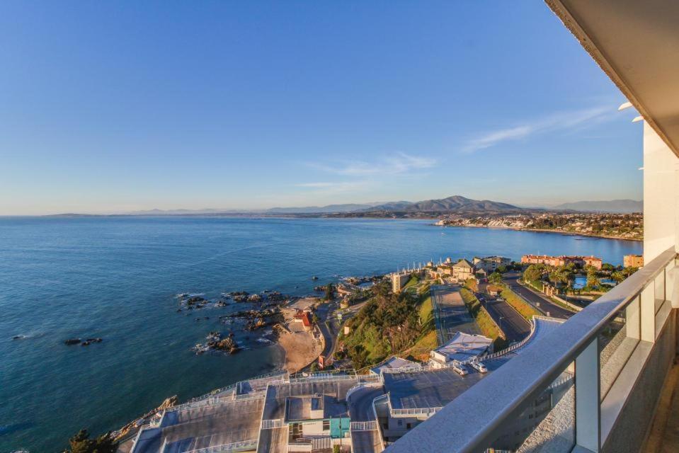 an aerial view of the ocean from a balcony at Apartamento en Costa Horizonte in Concón