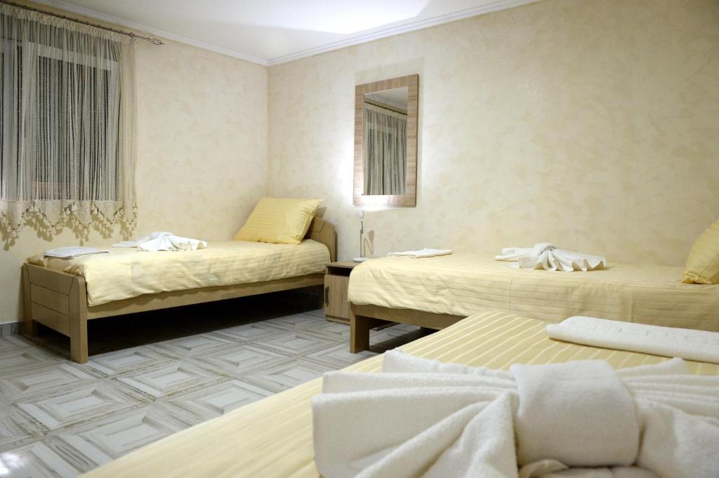 Postel nebo postele na pokoji v ubytování Guesthouse Đokić