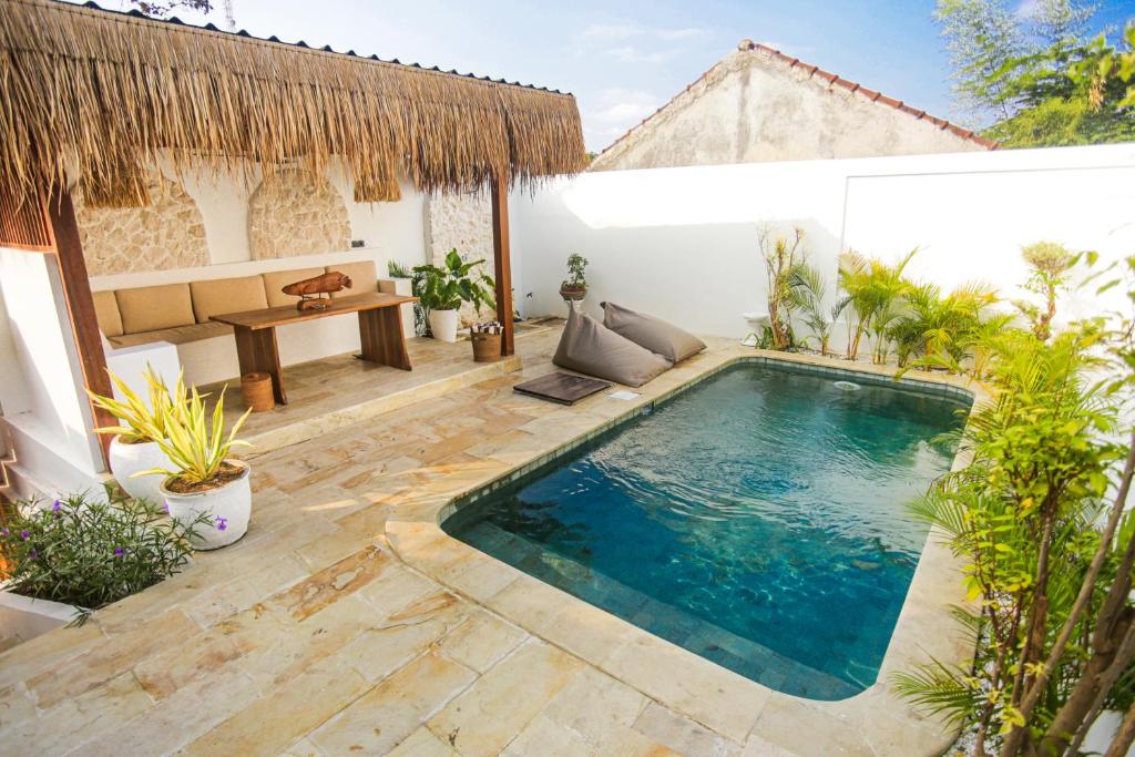Бассейн в Nubi Villas Gili Trawangan или поблизости