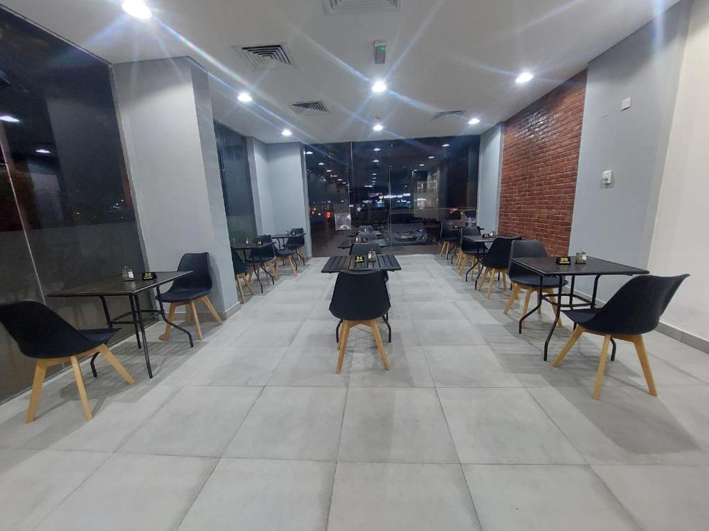 Ruang duduk di مطعم للبيع في الخالدية موقع مميز