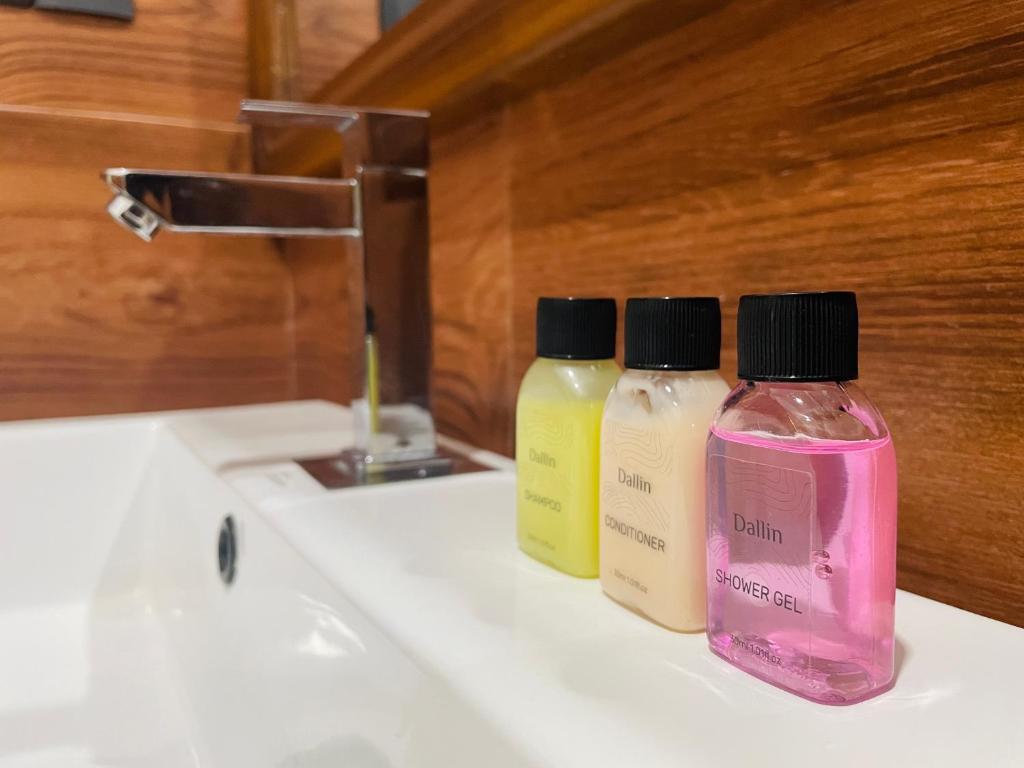 Forest Edge Safari Villa - 9