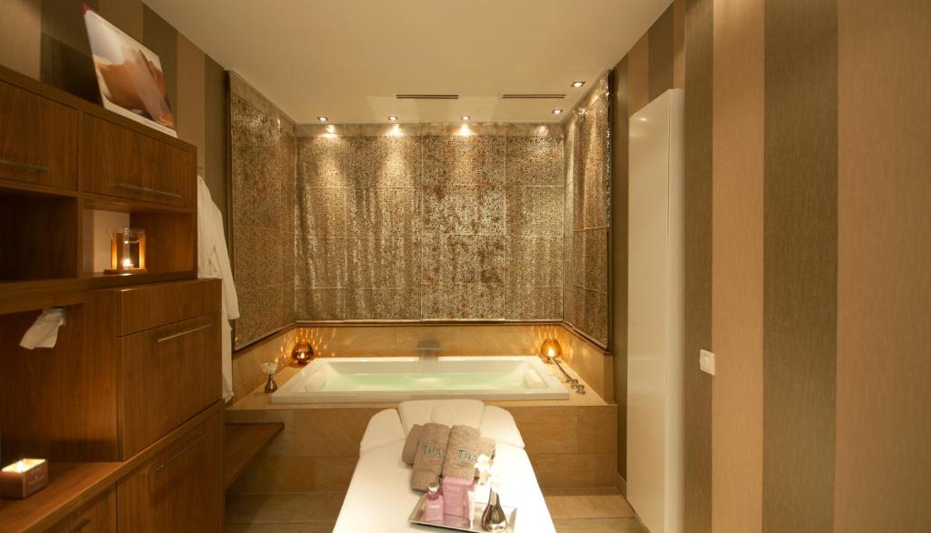 Postel nebo postele na pokoji v ubytování Thomas Hotel Spa & Lifestyle