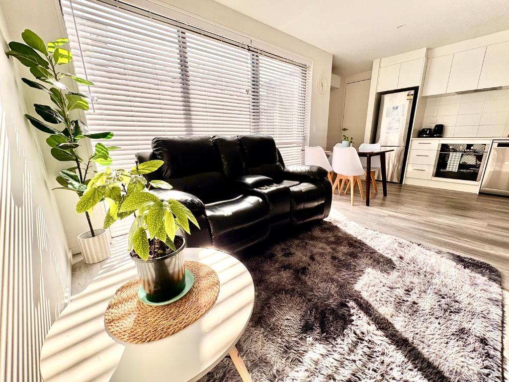 Handy Riccarton New Home Walk to Westfield, Tower Junction & Close to Hagley Park - Resim 5