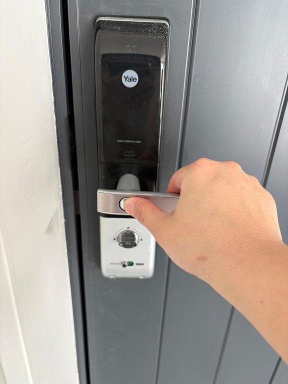 Handy Riccarton New Home Walk to Westfield, Tower Junction & Close to Hagley Park - Resim 17